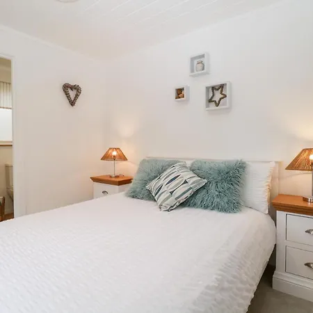 Semesterbostad Hollytree *