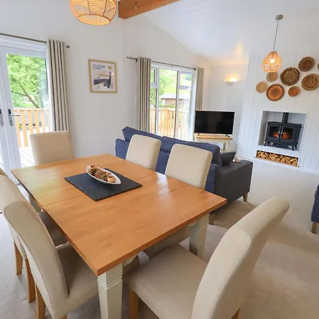 Semesterbostad Hollytree *