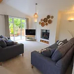 Hollytree 度假居 *